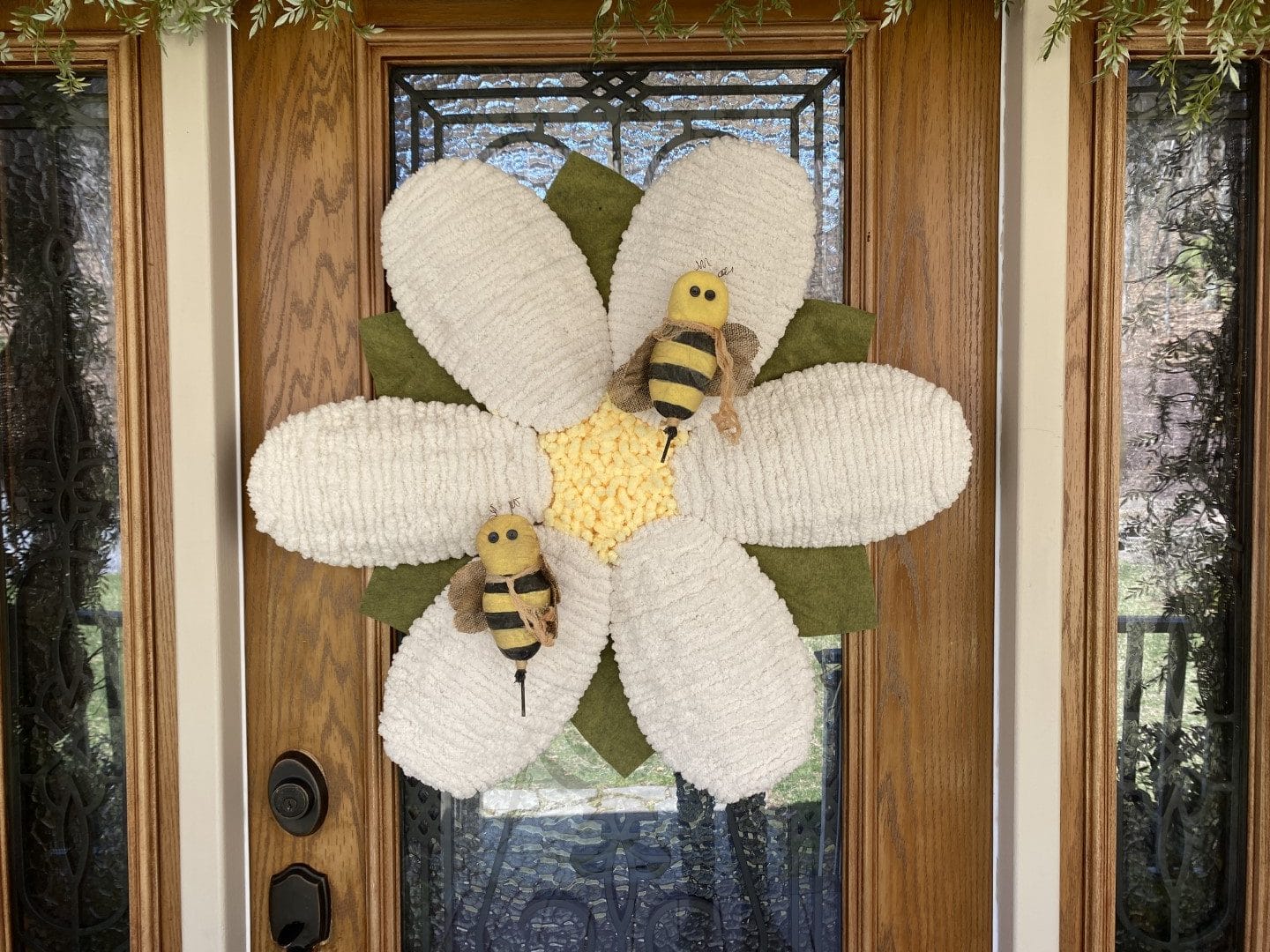 DIY Dollar Tree Flower Door Hanger - The Crafty Decorator