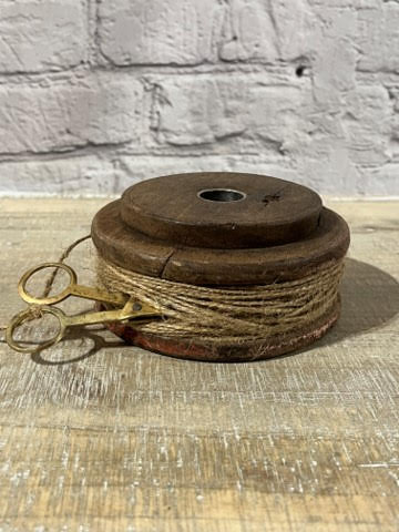 Flat Twine Spool With Scissors