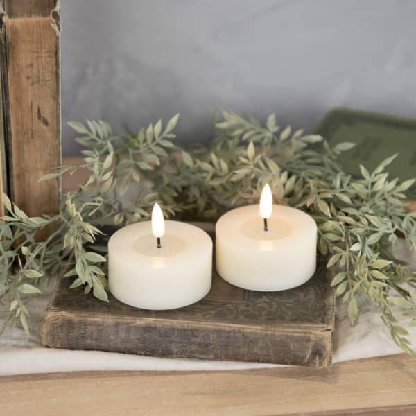 SET/ 2 - OVERSIZED 3D FLAME CREAM TEALIGHT CANDLES W/ MELTING EFFECT