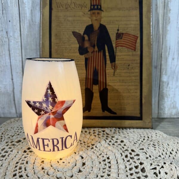 Americana Pre Lit Vase / America