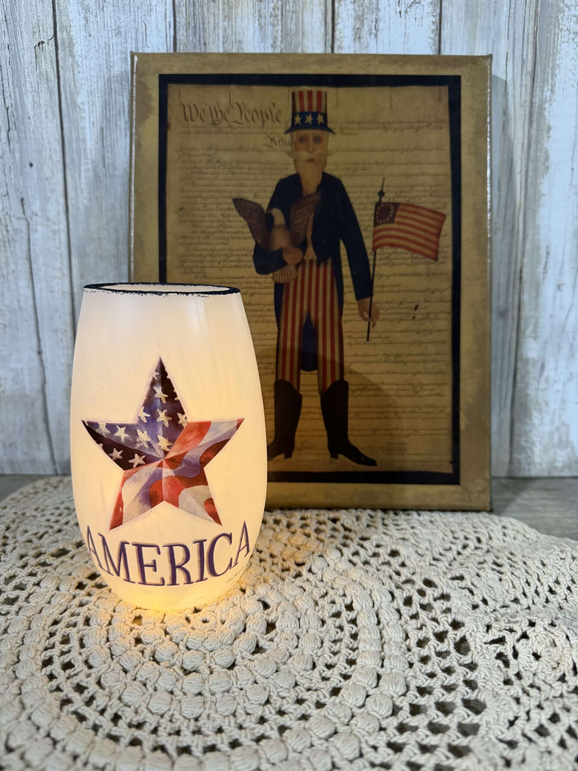 Americana Pre Lit Vase / America