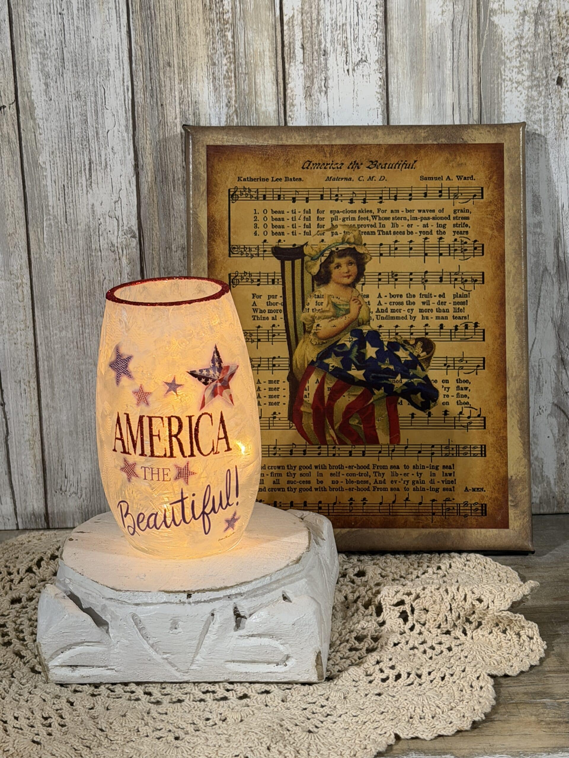 Americana Pre Lit Vase / America The Beautiful