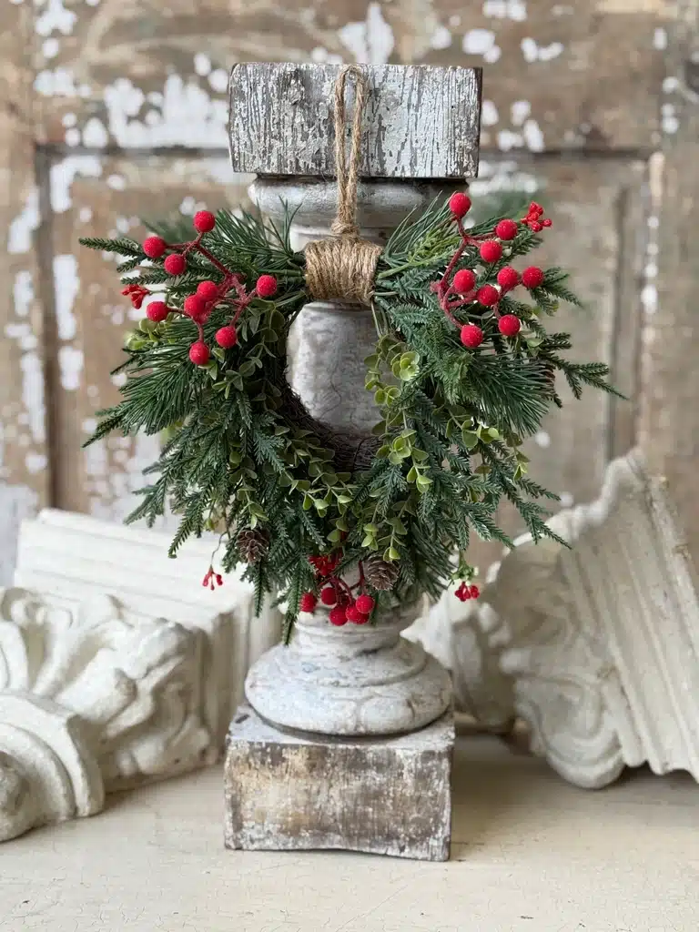 9" Pineheart Berry Hanging Wreath