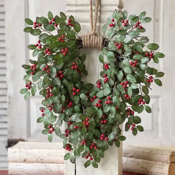 18" Holly Hanging Wreath w/ Berry